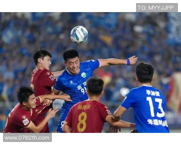 以哪位球星观看足球比赛最能提升球迷的观赛体验与技巧分析