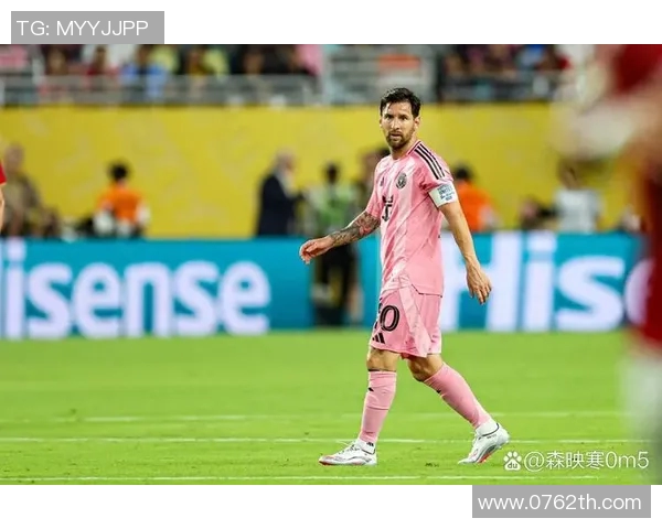 聚焦右边锋之王:解读足球场上最具突破力与创造力的右边球星成长之路 聚焦右边锋之王:解读足球场上最具突破力与创造力的右边球星成长之路